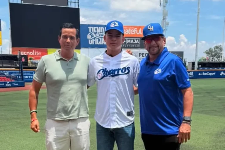 BRYAN DELGADO HERNANDEZ FIRMA CON CHARROS DE JALISCO