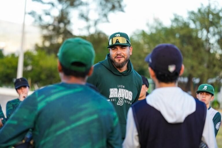Alan García toma las riendas de la Academia Bravos de León